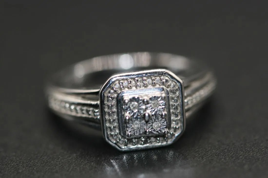 Sterling CZ Rhinestone Silver 925 ring size 7.75 .Lot#363: Sterling CZ Rhinestone Silver 925 ring size 7.75 nice scrollwork