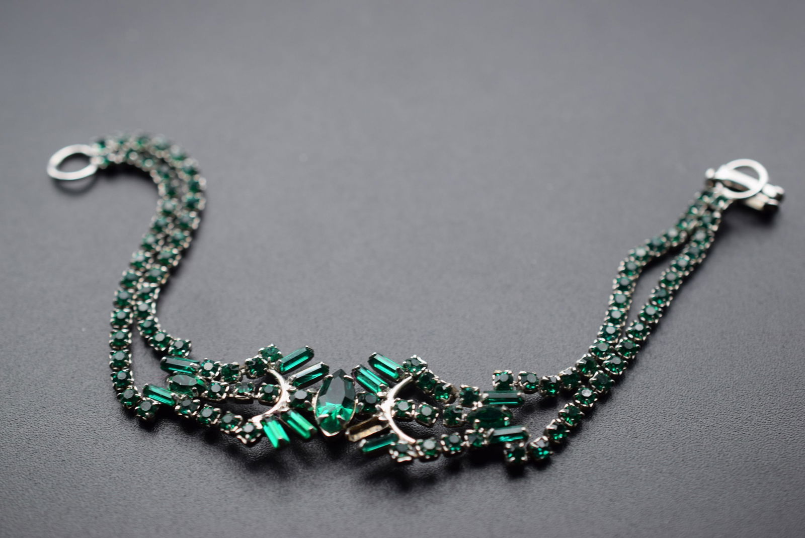 Emerald Rhinestone Jay Flex Sterling Bracelet Vintage Lot EH 382: Jay Flex Sterling Silver Bracelet Rhinestone Vintage measures 7" x 3/4" signed Jay Flex Sterling