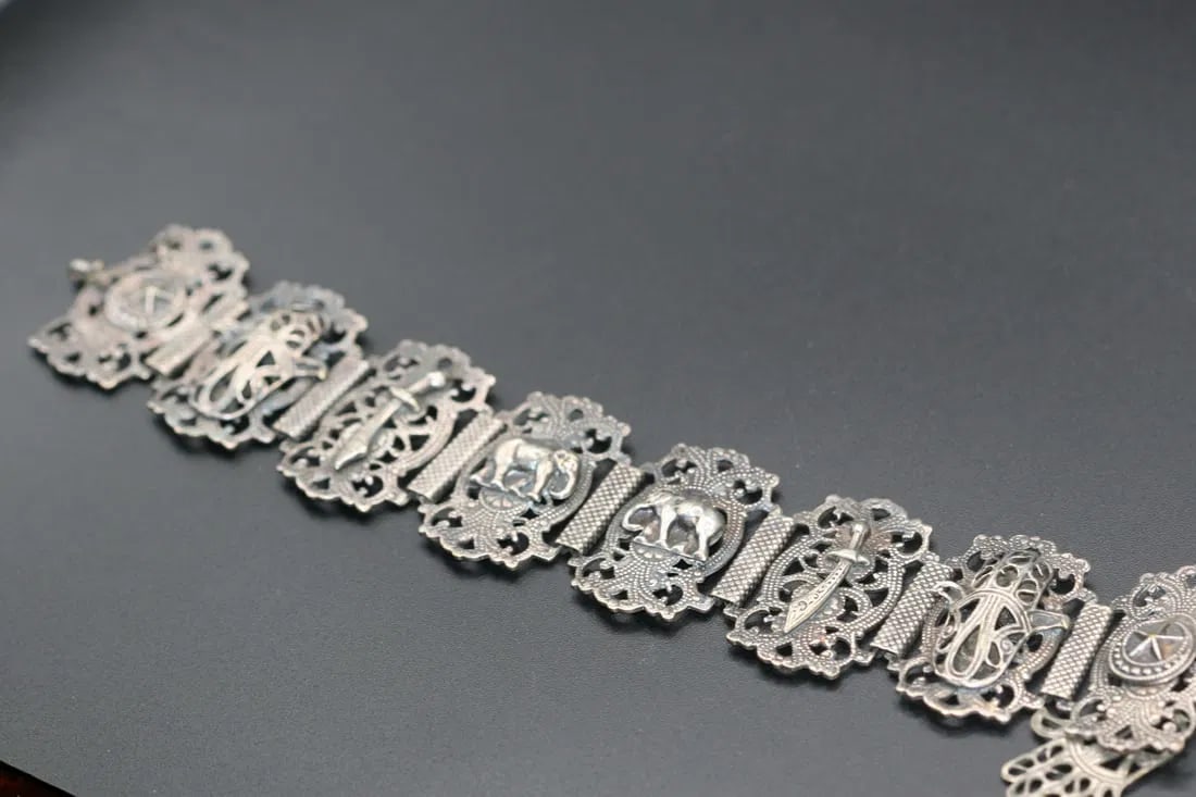Middle Eastern Elephant Repousee filigree 800 silver Bracelet vintage .lot#384: Middle Eastern Elephant Repousse filigree 800 silver Bracelet vintage measures 7" long plus the chain making it a total of 9" long