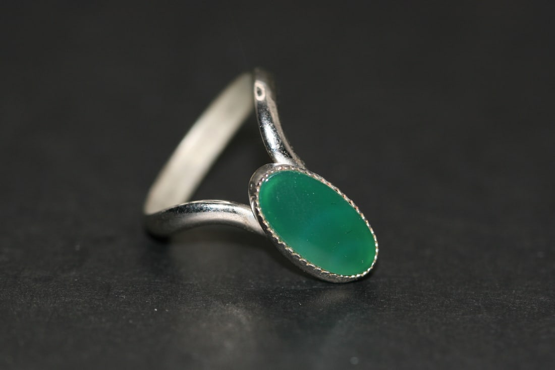 Chevron Ring Green Jade Size 6.5 .Lot#411: Chevron Ring Green Jade Size 6.5 stone 13mm long