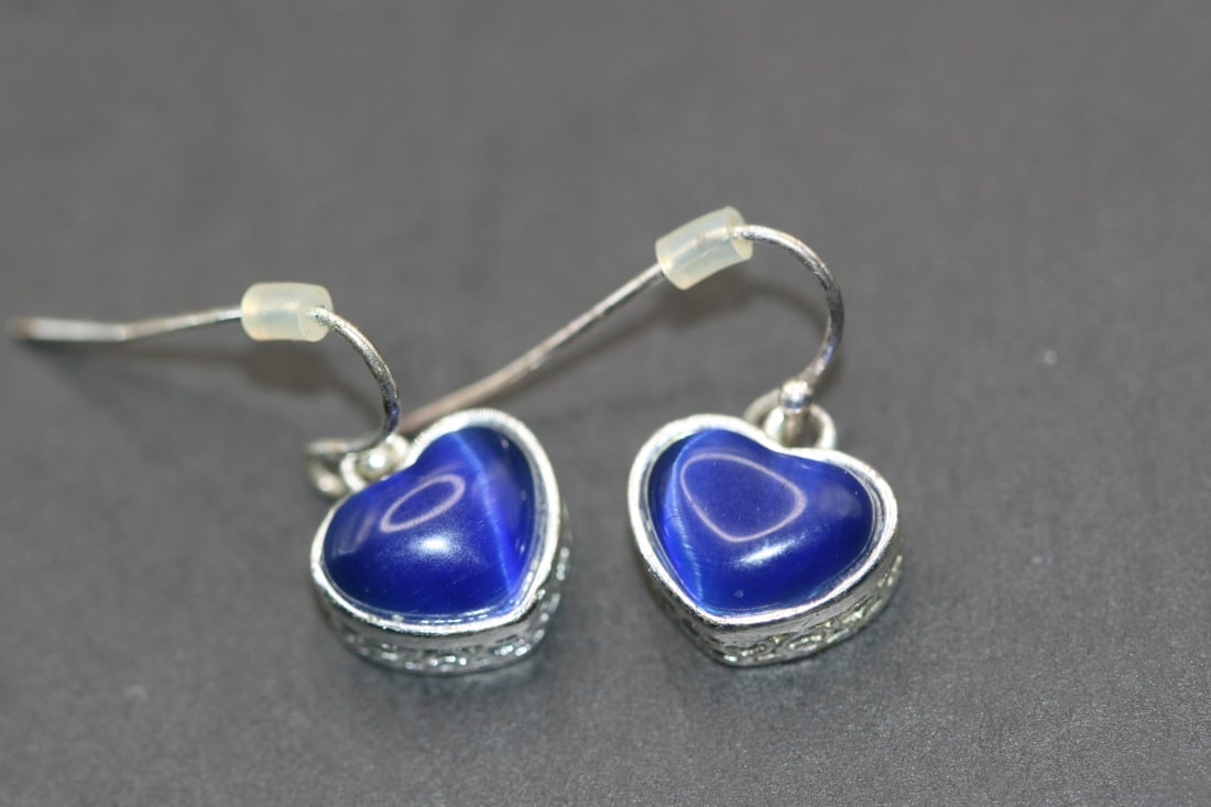 Blue Sapphire Glass Heart Pierced earrings .Lot#443: Blue Sapphire Glass Heart Pierced earrings measures 1/2" x 3/8"