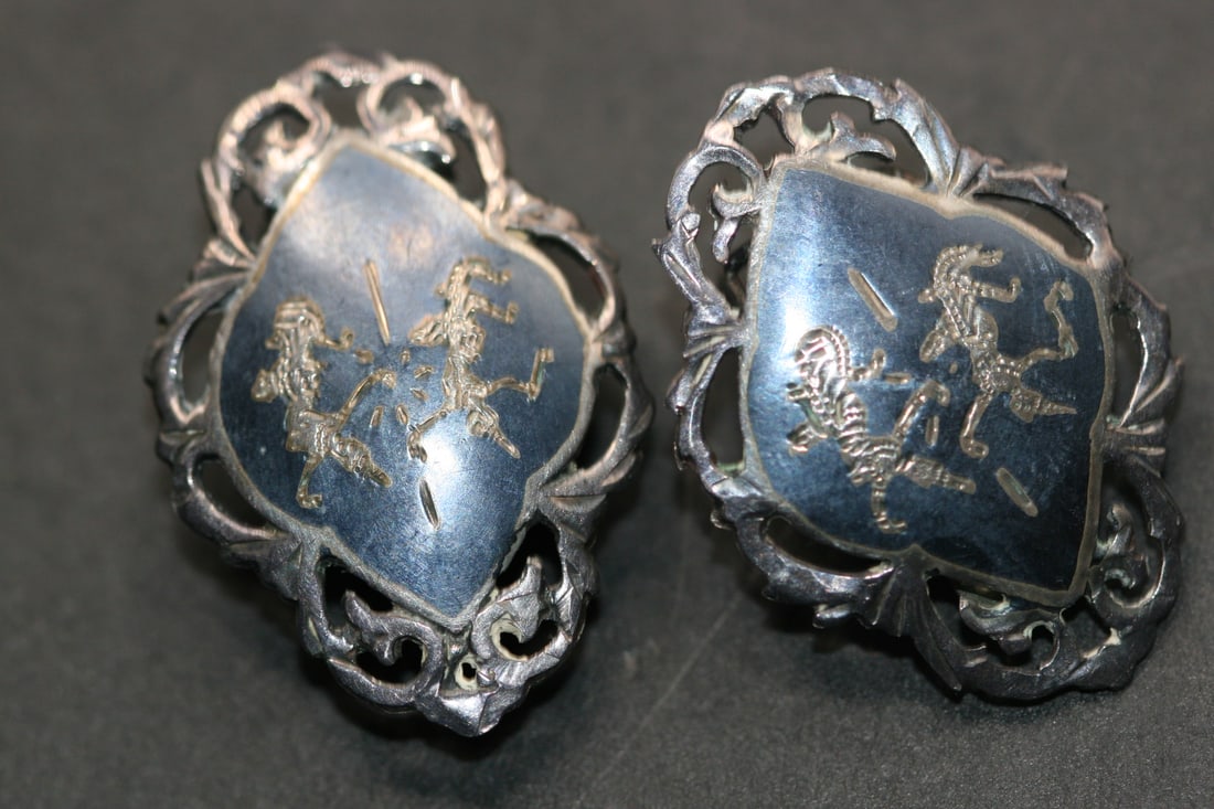 Siam Sterling Vintage Niello Silver 925 Clip Earrings .Lot#462: Siam Sterling Vintage Niello Silver 925 Clip Earrings measures 1" x 3/4"
