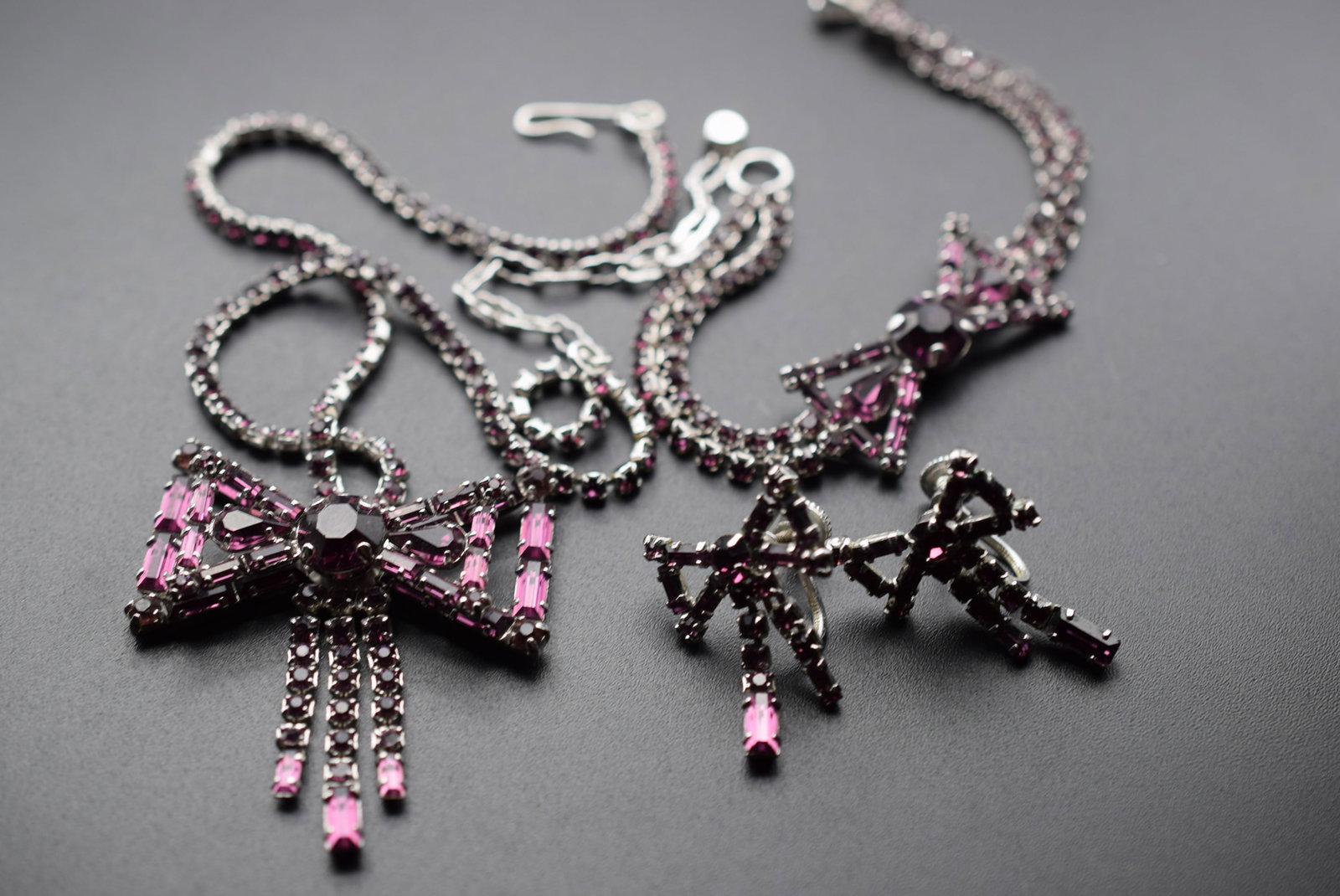 Purple Parure Jayflex Sterling Necklace Bracelet Earrings Vintage Lot EH 469: Purple Parure Jayflex Sterling Necklace Bracelet Earrings Vintage all 4 pieces are signed every single one, Necklace signed in block letters straight along the side of the bow, the Screwback Earrings 