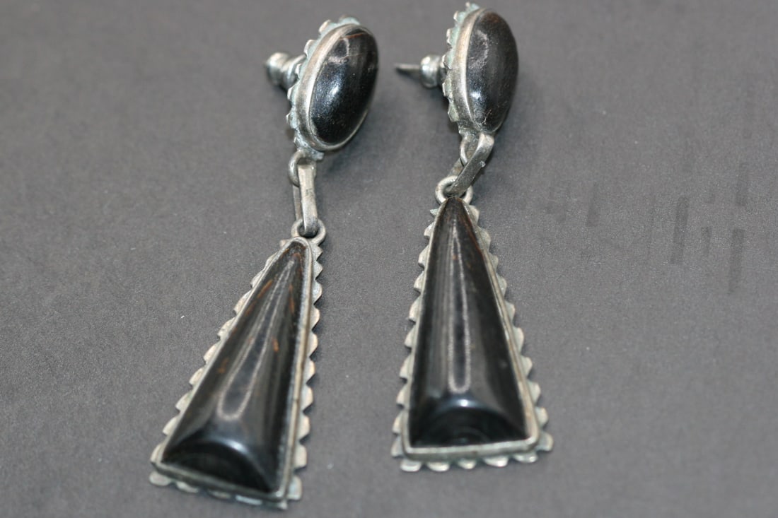 Black Onyx Sterling Silver 925 Dangle Earrings Vintage Pierced Lot507: Black Onyx Sterling Silver 925 Dangle Earrings Vintage Pierced measures 2 1/8" x 3/4"