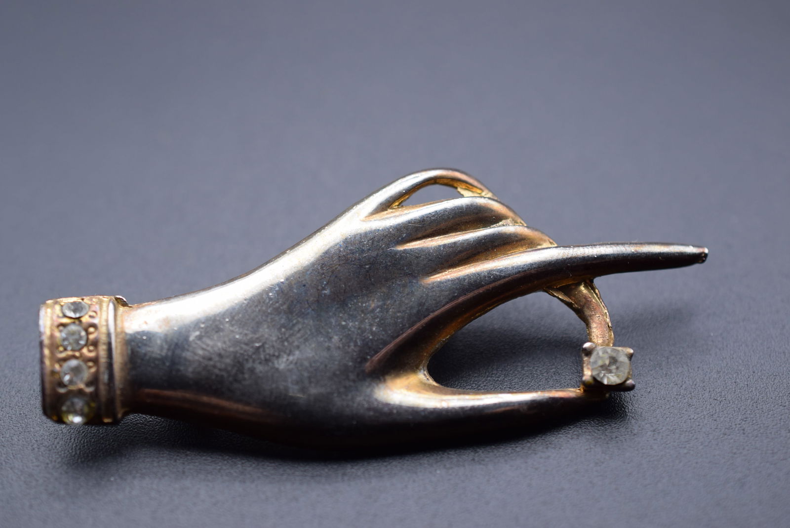 Huge Vintage Hand Brooch Pin Rhinestone Lot EH 513: Huge Vintage Hand Brooch Pin Rhinestone measures 3" x 1 1/4"