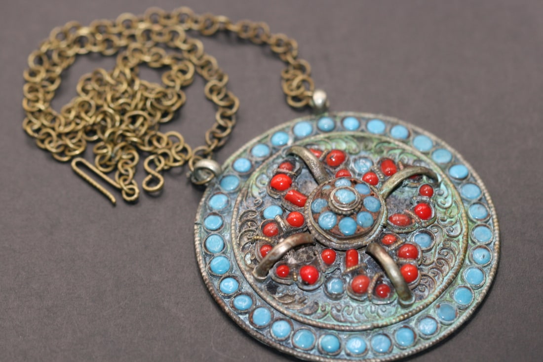 Etruscan Turquoise and Coral Huge Amulet Pendant Necklace Vintage Lot 520: Etruscan Turquoise and Coral Huge Amulet Pendant Necklace Vintage pendant measures 2 5/8" in Diameter and the chain measures 22" long