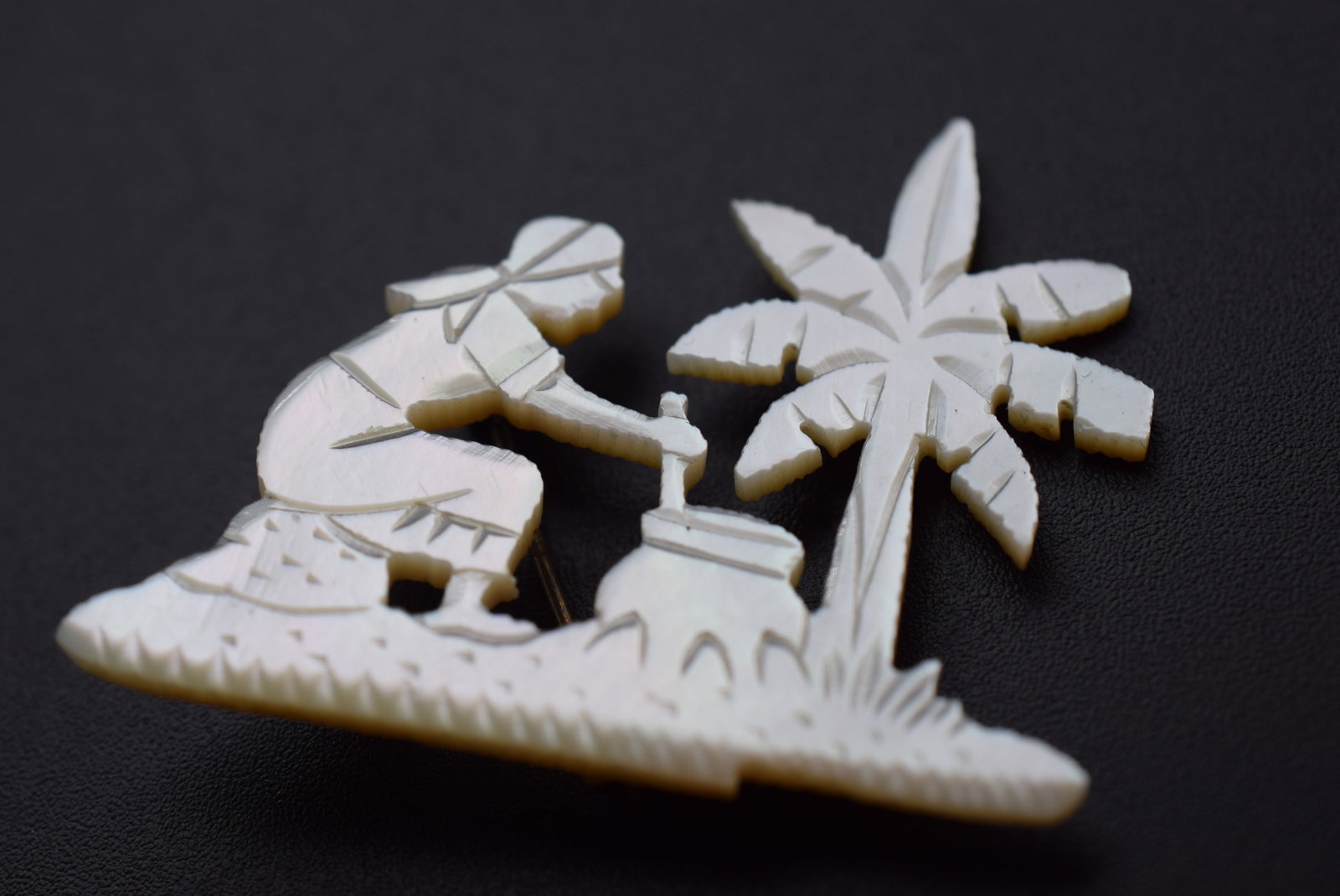 Mother Pearl Scene Lady Cooking Under Palm Tree Brooch Pin Lot EH 536: Mother Pearl Scene Lady Cooking Under Palm Tree Brooch Pin measures 1 3/4" x 1 1/2"