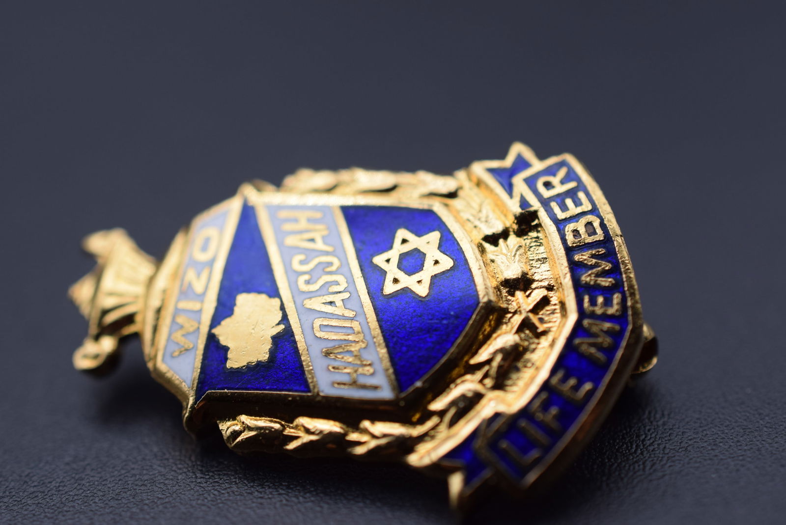 Wizo Hadassah Israel Jewish Star David Enamel Brooch Pin Vintage Lot EH 555: Wizo Hadassah Israel Jewish Star David Enamel Brooch Pin Vintage measures 1 1/4" x 7/8"