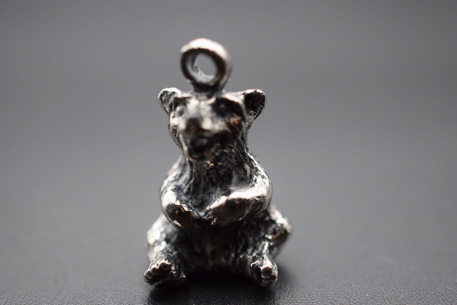 Grizzley Bear Pendant Charm Lot EH 556: Grizzley Bear Pendant Charm measures 1" x 1 3/4" unsigned