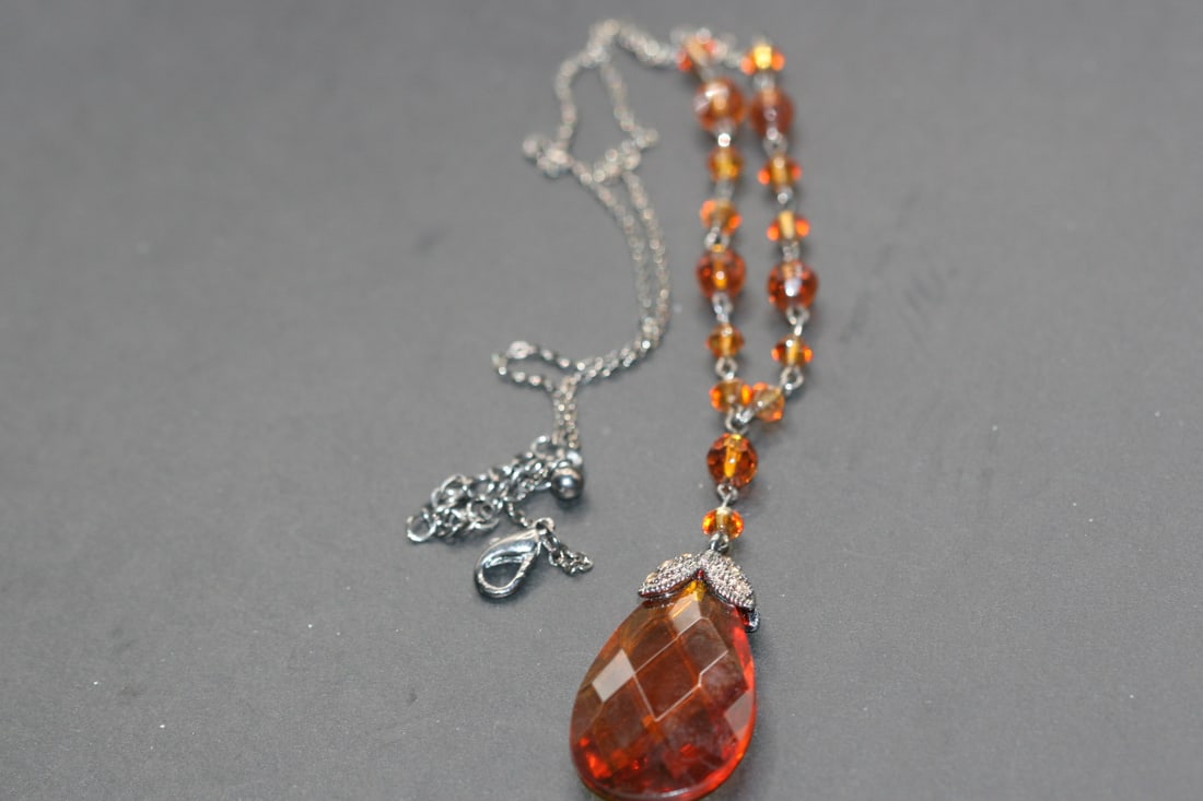 Topaze Glass Drop Necklace 22" long plus drop 1 1/2" Lot 571: Topaze Glass Drop Necklace 22" long plus drop 1 1/2" japanned black chain can be worn as short as 18" up to 22" by using the connector rings