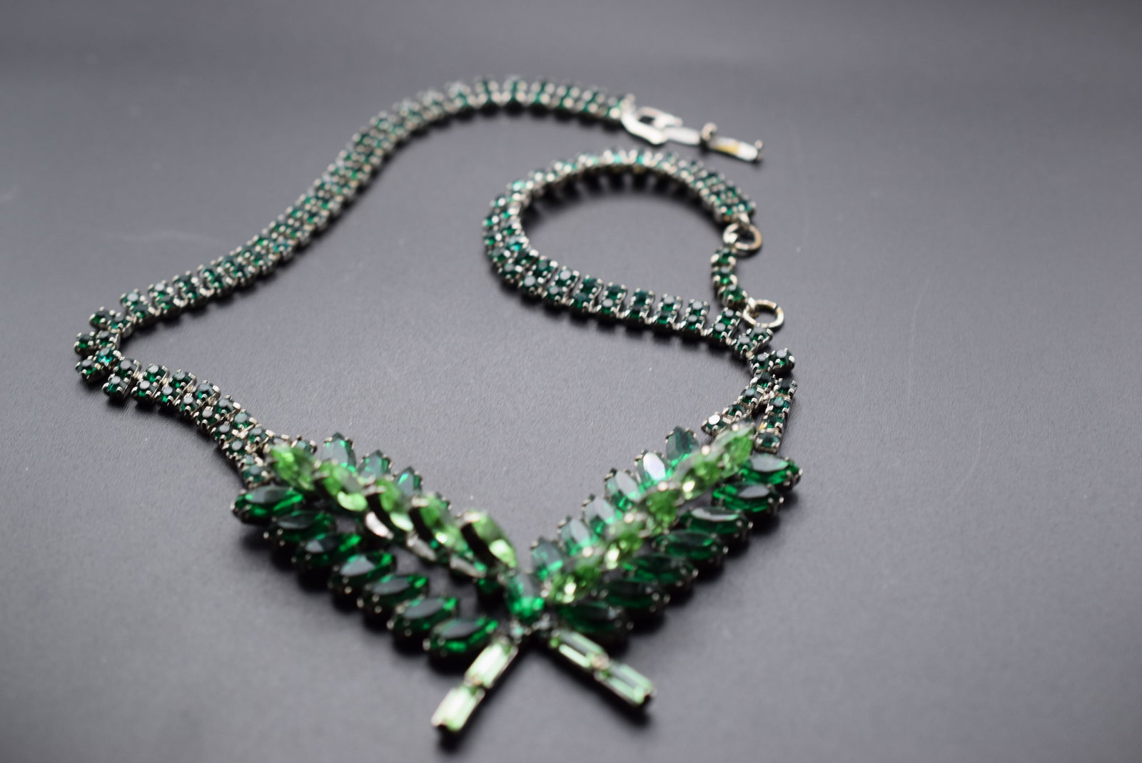 Allain Signed Emerald Green Rhinestone Necklace Vintage 1940's Lot EH 576: Allain Signed Emerald Green Rhinestone Necklace Vintage 1940's measures 15" drop front 2" Signed Allain on the Clasp