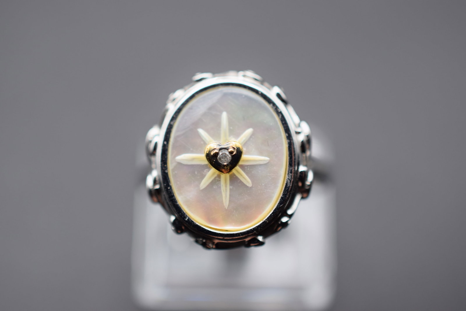 Mother of Pearl Sterling Silver 925 I Believe Ring Size 8.5 Lot EH 580: Mother of Pearl Sterling Silver 925 I Believe Ring Size 8.5 top measures 3/4" signed Inside I Believe and 925