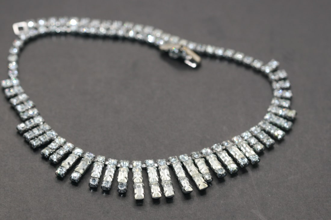 Rhinestone Necklace Baguettes Vintage Jay Flex Sterling Lot 589: Rhinestone Necklace Baguettes Vintage Jay Flex Sterling measures 14 1/2" has wear to the clasp only and the necklace is signed