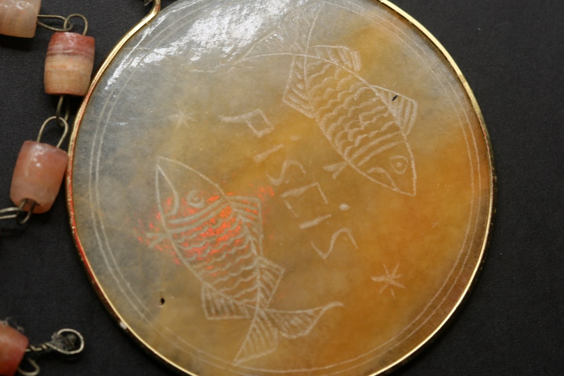 Horoscope Piecies Fish Amulet and stone chain Necklace vintage Lot 596: Horoscope Piecies Fish Amulet and stone chain Necklace vintage measures 26" long and the pendant measures 2 1/8" in diameter