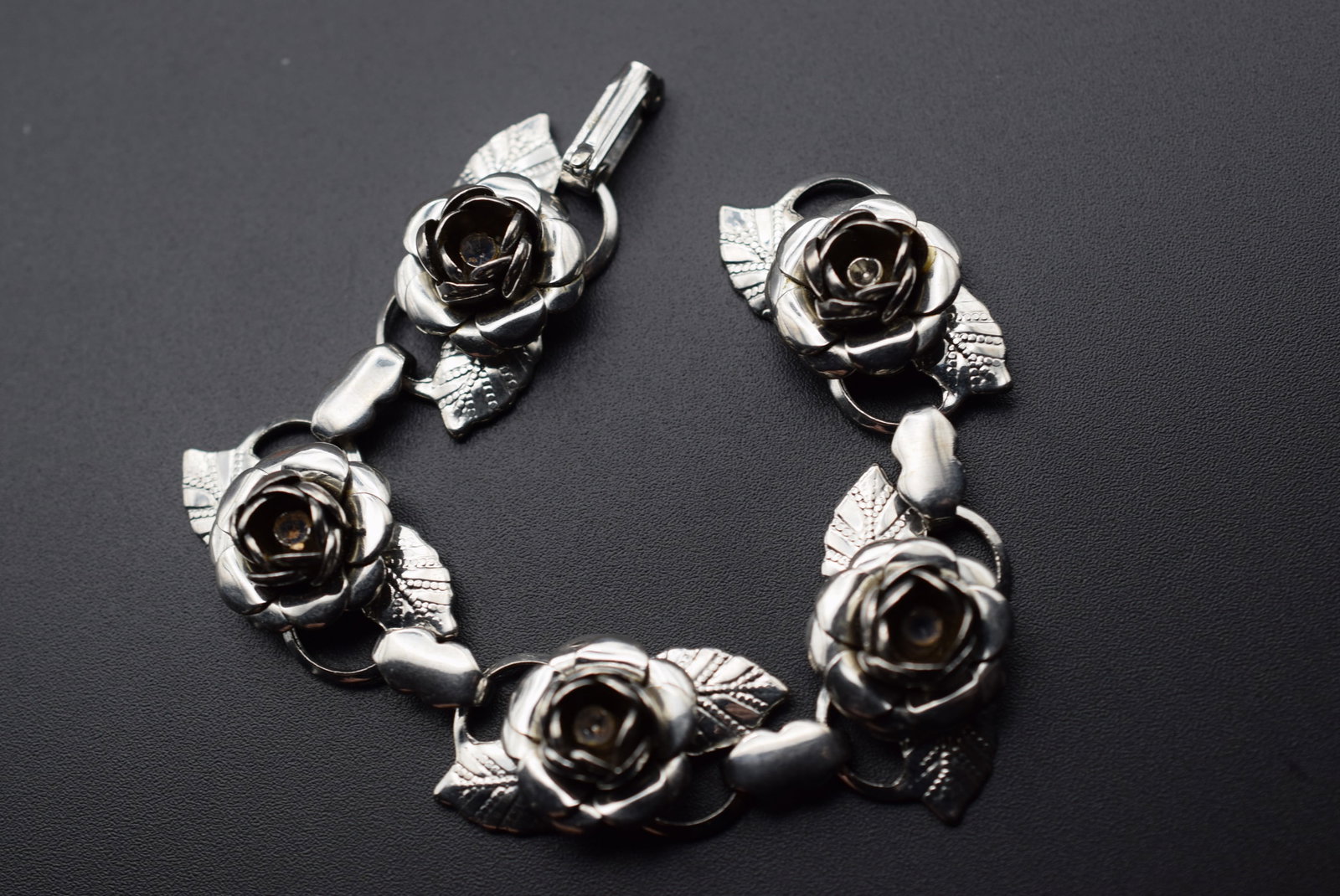 Roses Bracelet Vintage 1970's Lot EH 599: Roses Bracelet Vintage 1970's measures 6 1/4" x 1"