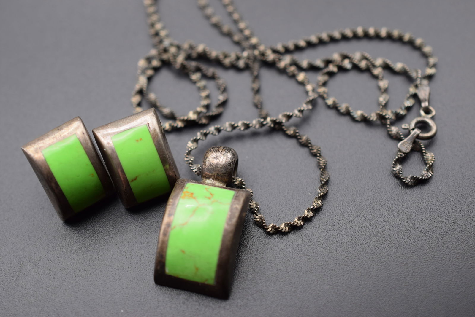 Marvelous Green Enamel Mexico Sterling DV Signed Necklace Earrings Lot EH 607 (1 of 3)