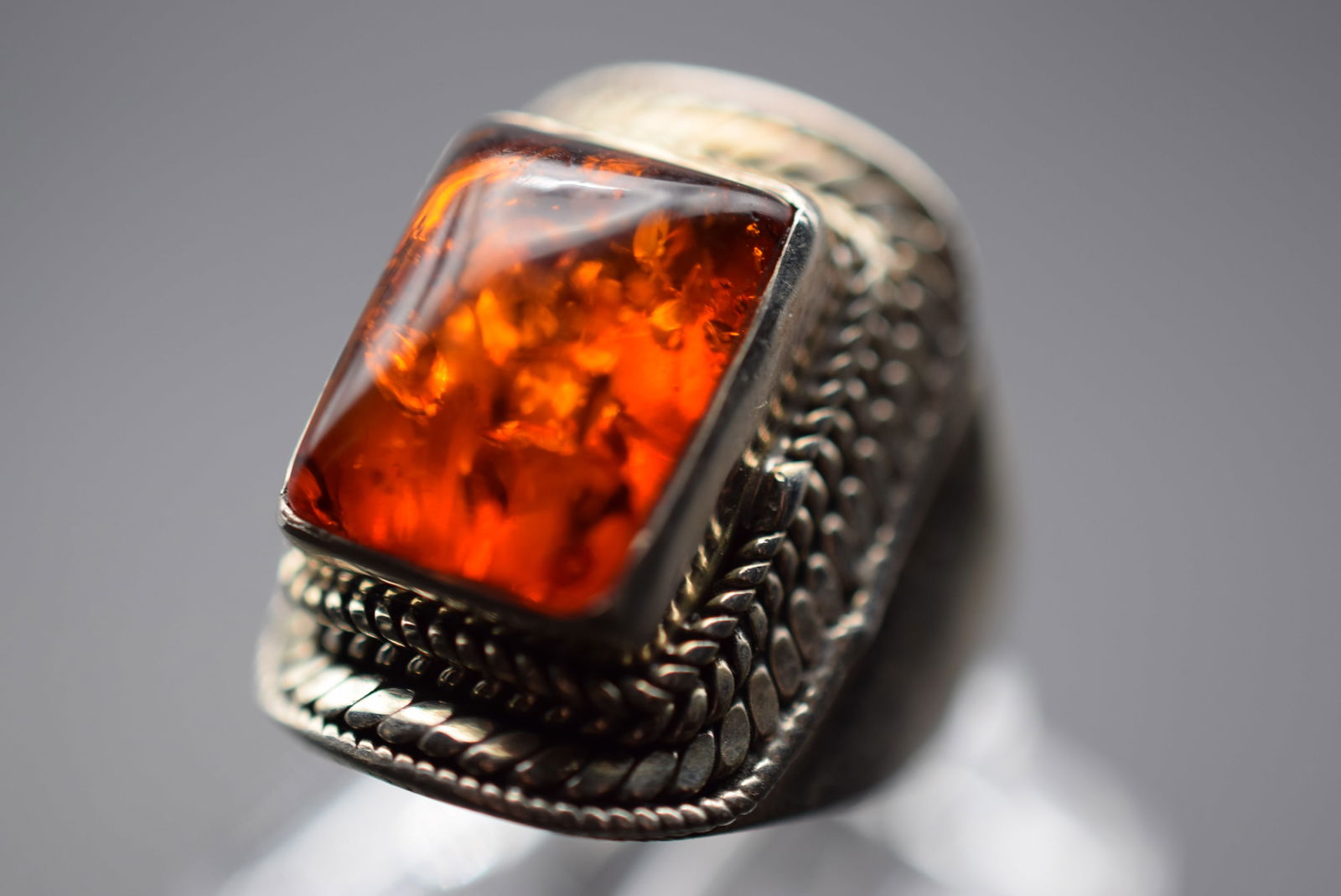 Genuine Amber Sterling Silver 925 Vintage Ring Size 6.5 Lot EH 614: Genuine Amber Sterling Silver 925 Vintage Ring Size 6.5 top measures 1" signed 925 inside weighs 6.31 grams