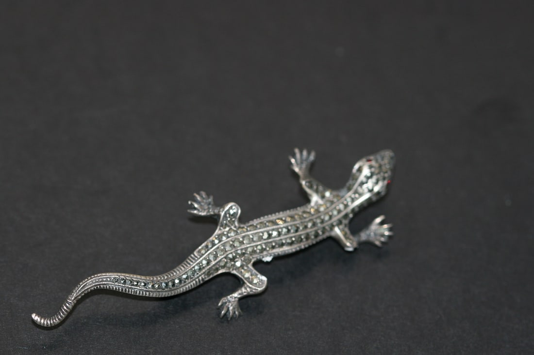 Marcasite Lizard Brooch Pin Sterling Silver 925 Figural Vintage Lot 623: Marcasite Lizard Brooch Pin Sterling Silver 925 Figural Vintage signed inside Silver and measures 3" x 7/8"