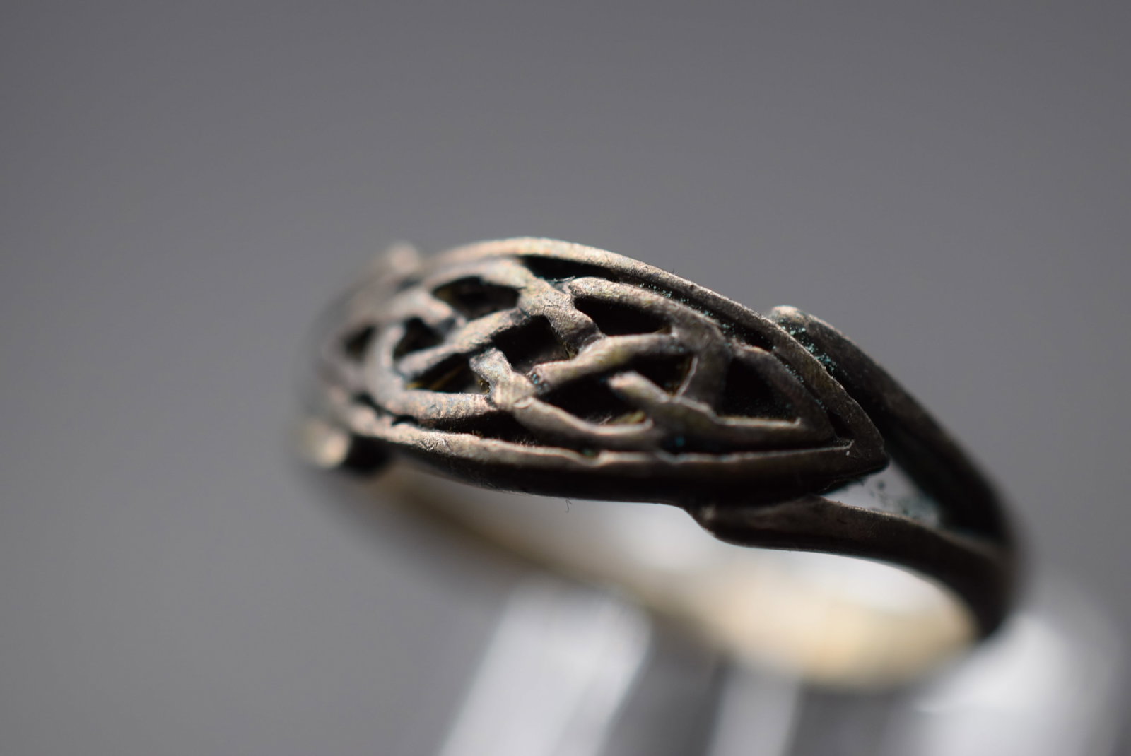 Celtic Old Sterling Silver 925 Vintage Ring Size 11 Lot EH 640: Celtic Old Sterling Silver 925 Vintage Ring Size 11 top measures 3/8" signed 925 11 for size 11 weighs 4.45