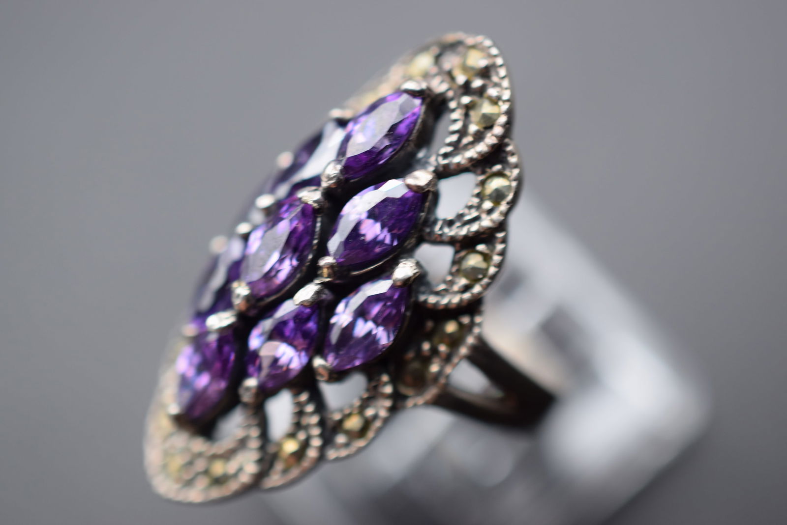 Marcasite Amethyst Magnificent Dome Sterling Silver 925 Vintage Ring Size 5.25 Lot EH 646: Marcasite Amethyst Magnificent Dome Sterling Silver 925 Vintage Ring Size 5.25 top measures 1 1/4" x 5/8" signed 925 weighs 5.83 grams