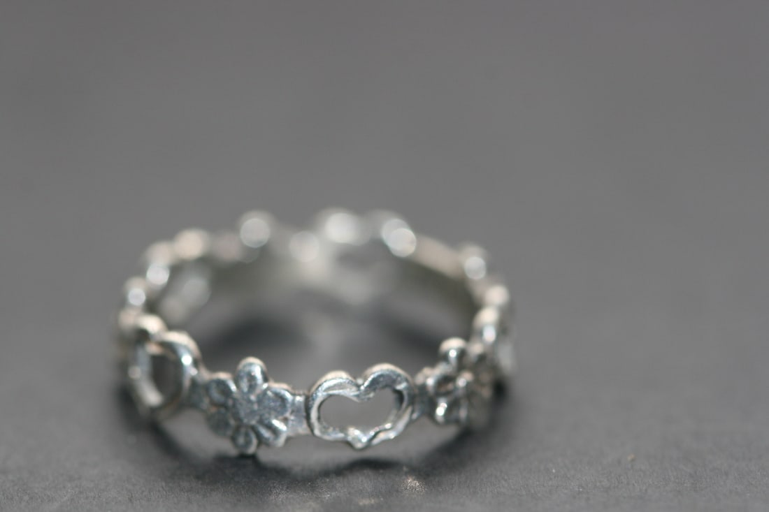 Hearts and Flowers Band Ring Sterling Silver 925 Size 7 Lot 650 (1 of 2)