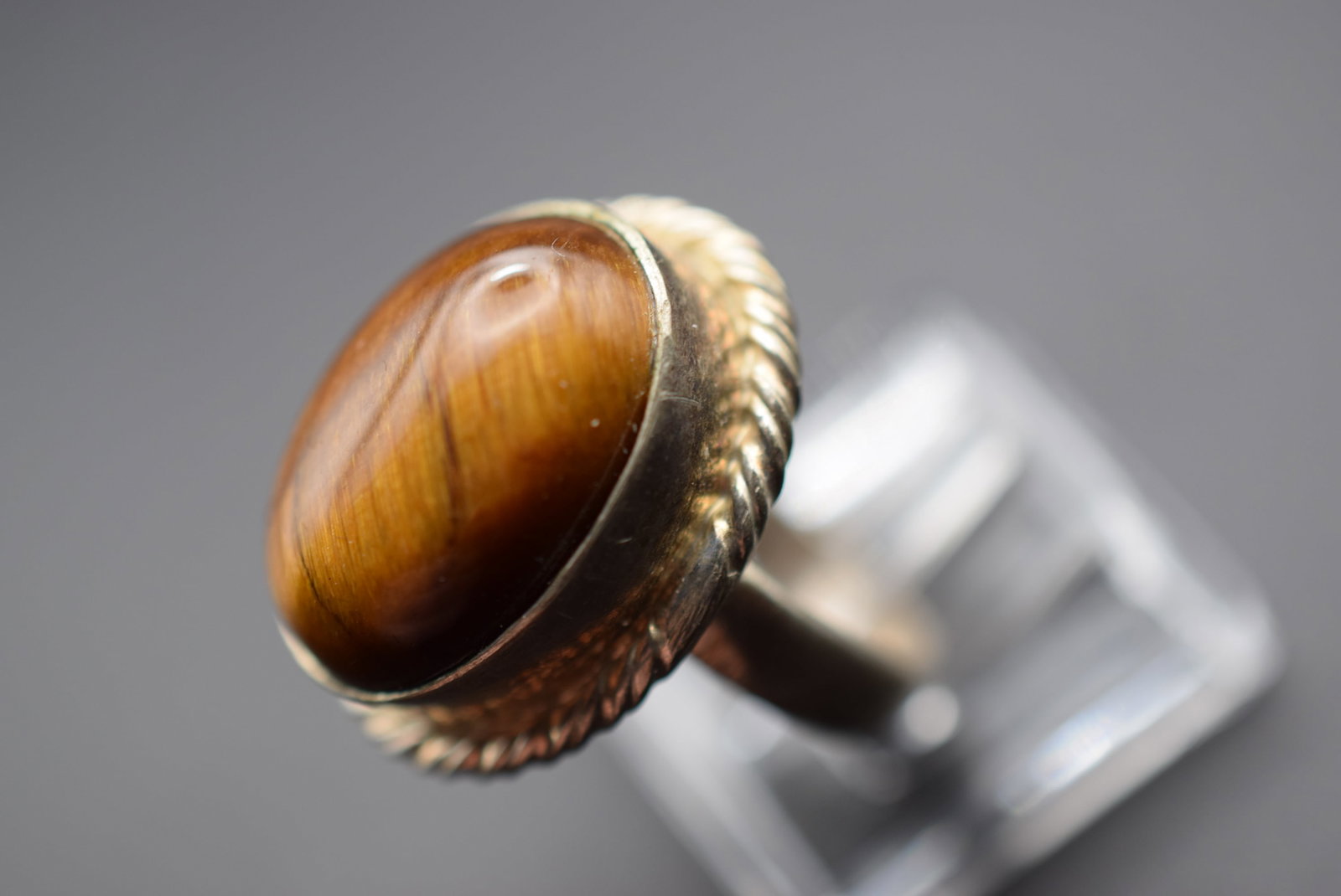Tiger Eye Sterling Silver 925 Vintage Ring Size 6 Lot EH 653: Tiger Eye Sterling Silver 925 Vintage Ring Size 6 top measures 1" x 3/4" signed 925 weighs 7.42 grams