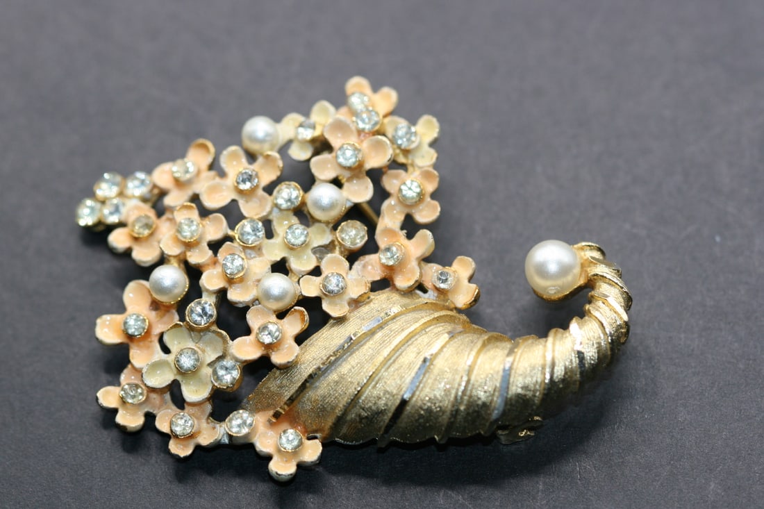 Cornucopia BSK Enamel Brooch Pin Seed Pearls Vintage Lot 654: Cornucopia BSK Enamel Brooch Pin Seed Pearls Vintage measures 2 1/2" x 2" signed on the back BSK