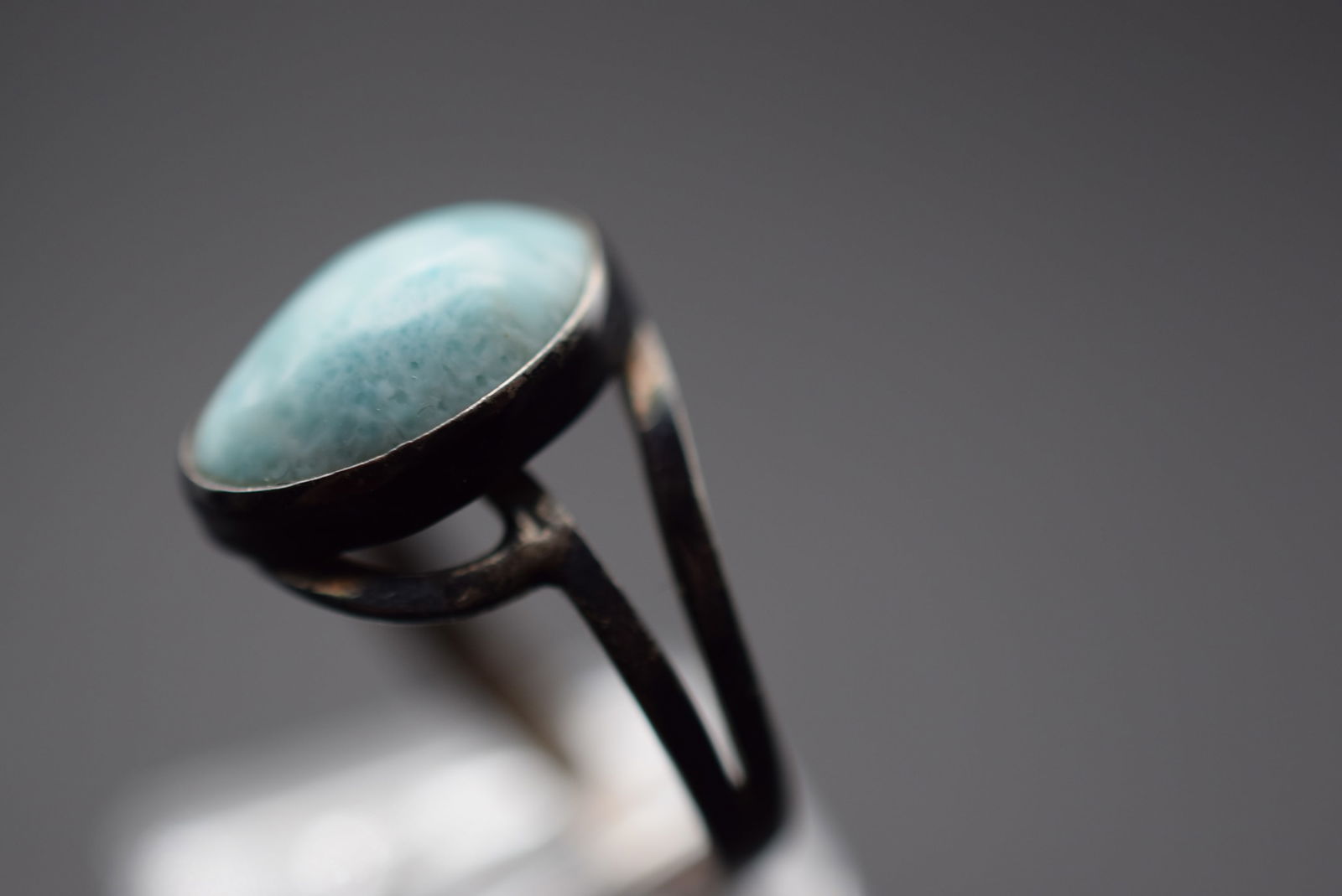 Larimar Sterling Silver 925 Vintage Ring Size 8 Lot EH 666: Larimar Sterling Silver 925 Vintage Ring Size 8 top measures 5/8" signed 925 weighs 3 grams
