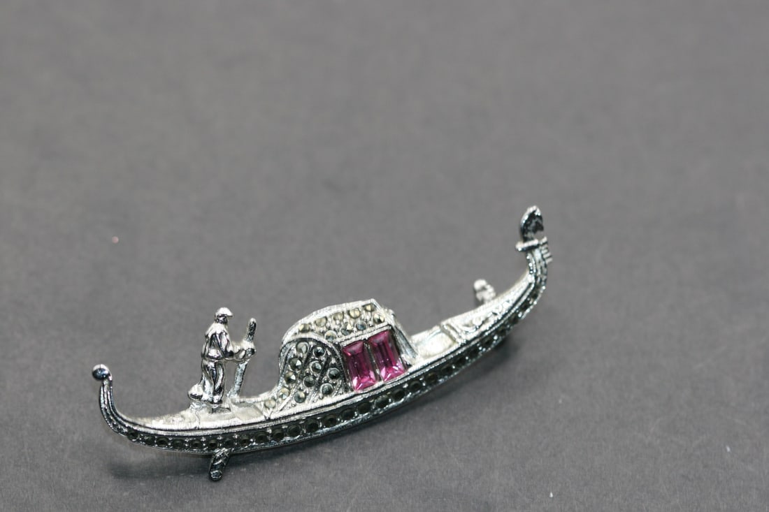 Tai Boat Marcasite Brooch Pin 800 Silver Vintage Lot 668: Tai Boat Marcasite Brooch Pin 800 Silver Vintage measures 2 1/4" x 5/8"
