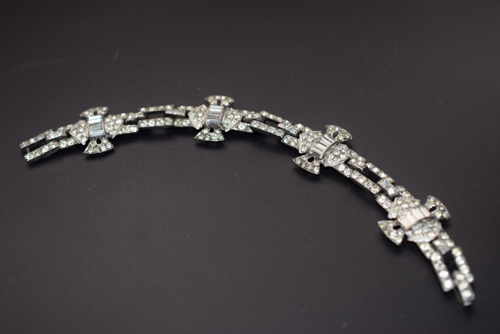 Duiamante Rhinestone 1940's Vintage Bracelet Lot EH 670: Duiamante Rhinestone 1940's Vintage Bracelet measures 7" x 7/8"
