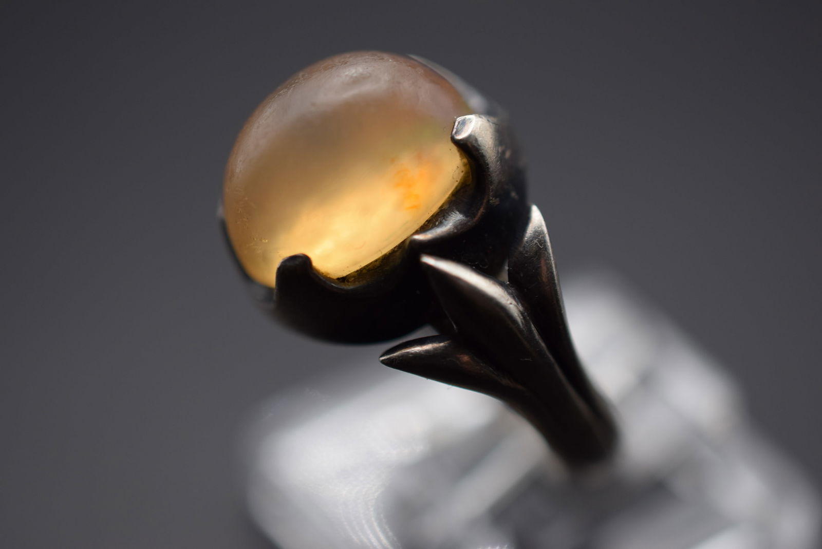 Moonstone Dome Taxco Mexico Sterling Silver 925 Vintage Ring Size 5.25 Lot EH 685: Moonstone Dome Taxco Mexico Sterling Silver 925 Vintage Ring Size 5.25 top measures 5/8" signed 925 Taxco weighs 5.84 grams