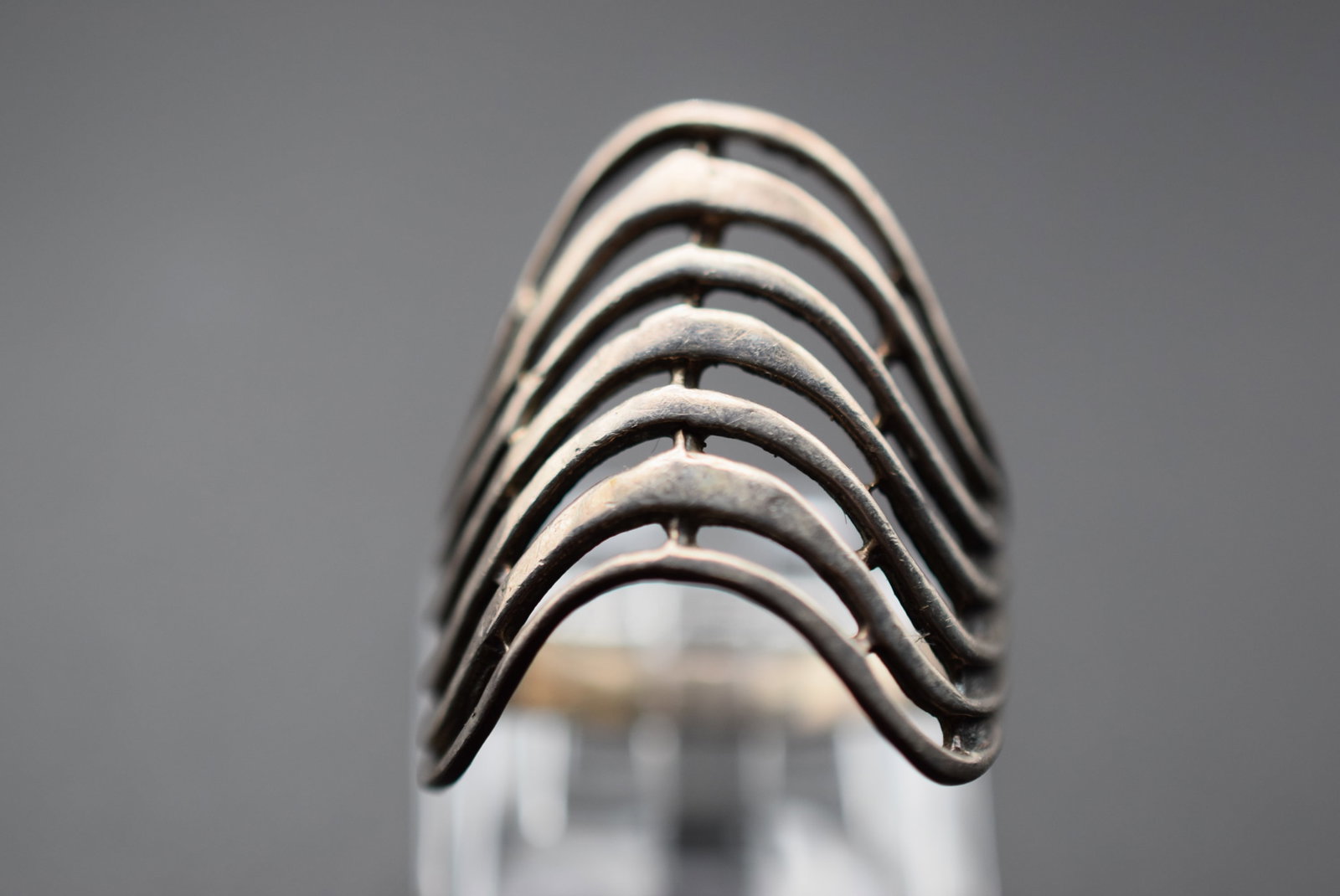 Wave Huge Sterling Silver 925 Vintage Ring Size 9 Lot EH 686: Wave Huge Sterling Silver 925 Vintage Ring Size 9 measures 1" unsigned untested weighs 4.38 grams