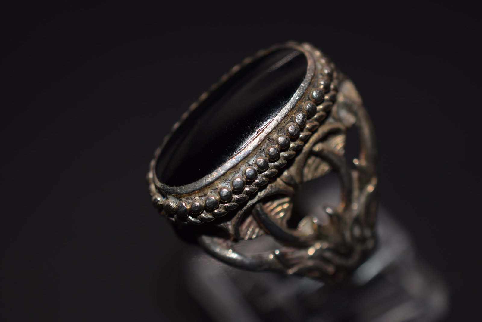 Ornate Onyx Sculpted Mushrooms Sterling Silver 925 Vintage Ring Size 8.5 Lot EH 691: Ornate Onyx Sculpted Mushrooms Sterling Silver 925 Vintage Ring Size 8.5 top measures 1" high dome top signed weighs 8.2 grams