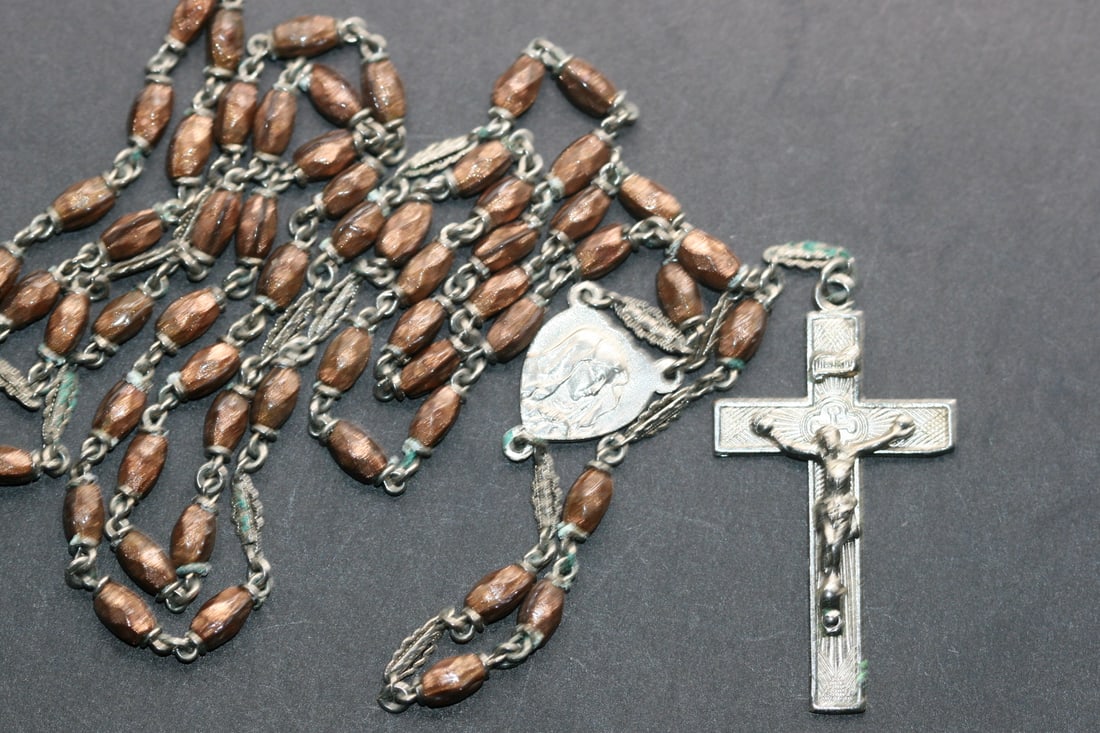 PL Signed Rosary Goldstone Glass in Case Vintage Lot 692: PL Signed Rosary Goldstone Glass in Case Vintage measures circumference 29" drop 6 1/2" hanging length 21"