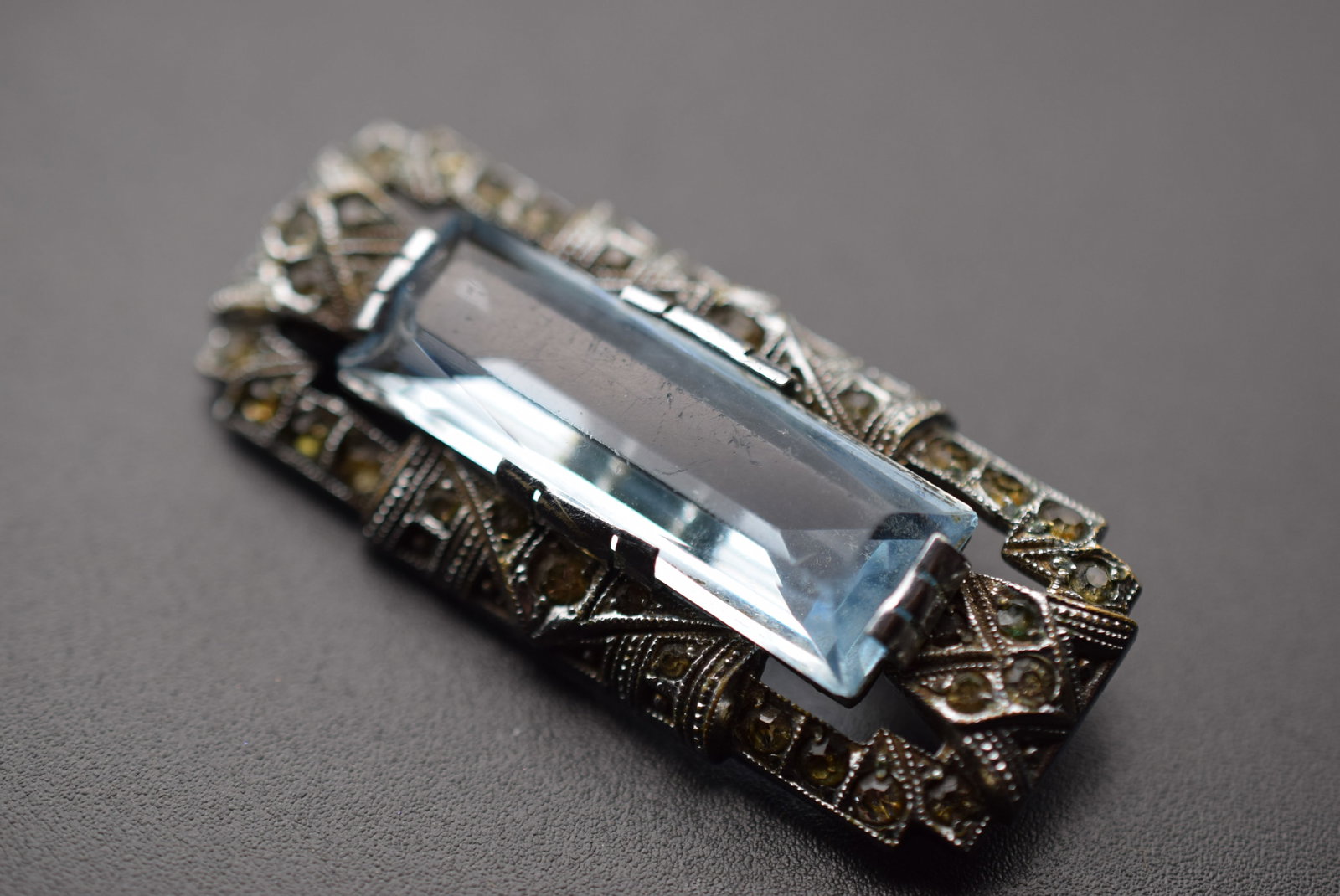 Magnifient Aquamarine Glass Pave Edwardian Pot Metal Brooch Pin Vintage Lot EH 694: Magnifient Aquamarine Glass Pave Edwardian Pot Metal Brooch Pin Vintage measures 2" x 1" Stunning absolute beauty