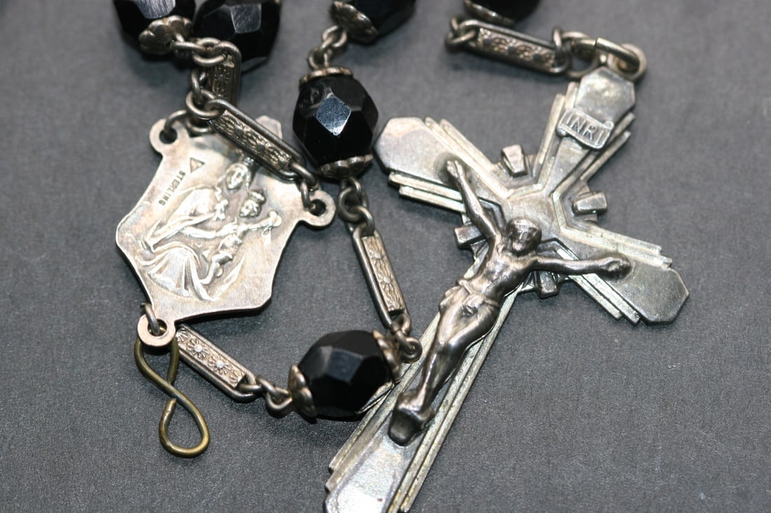 Rosary this is it Gloria Black Sterling Double Capped ! Vintage Lot 697: Gloria Sterling Double Capped Crystal Rosary nice heavy weight to this high quality Rosary measures circumference 34" drop 8" hanging length 25"