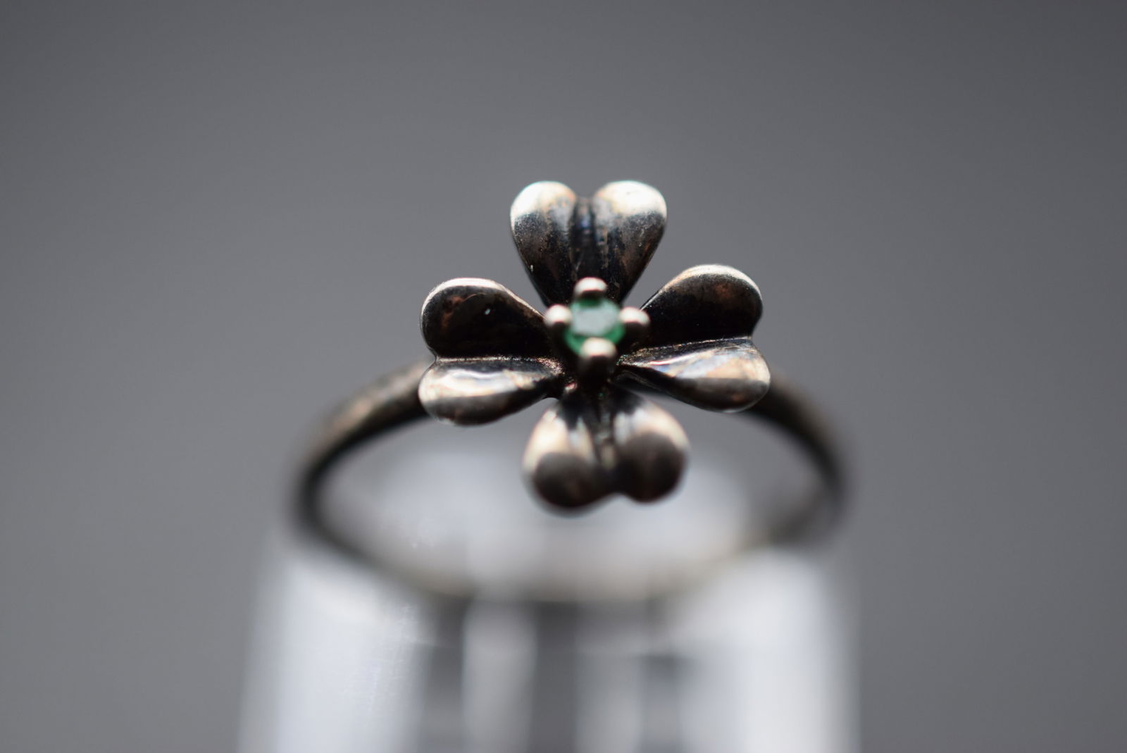 Flower Delicate Beaty Sterling Silver 925 Vintage Ring Size 7 Lot EH 699: Flower Delicate Beaty Sterling Silver 925 Vintage Ring Size 7 top measures 1/2" signed 925 weighs 2 grams