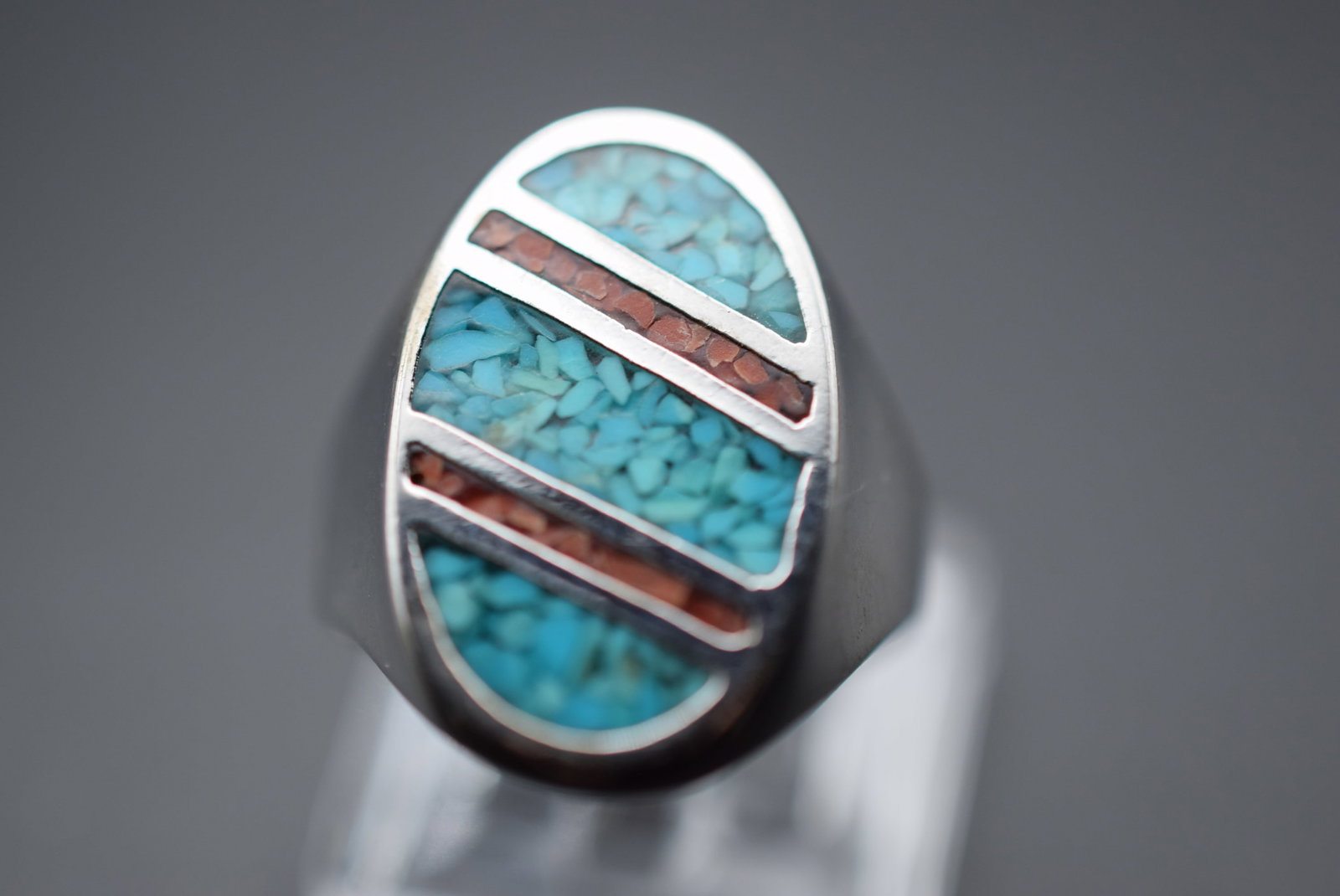 Turquoise Coral Chip Vintage Ring Size 8.5 Lot EH 712: Turquoise Coral Chip Vintage Ring Size 8.5 top measures 1" unsigned not silver
