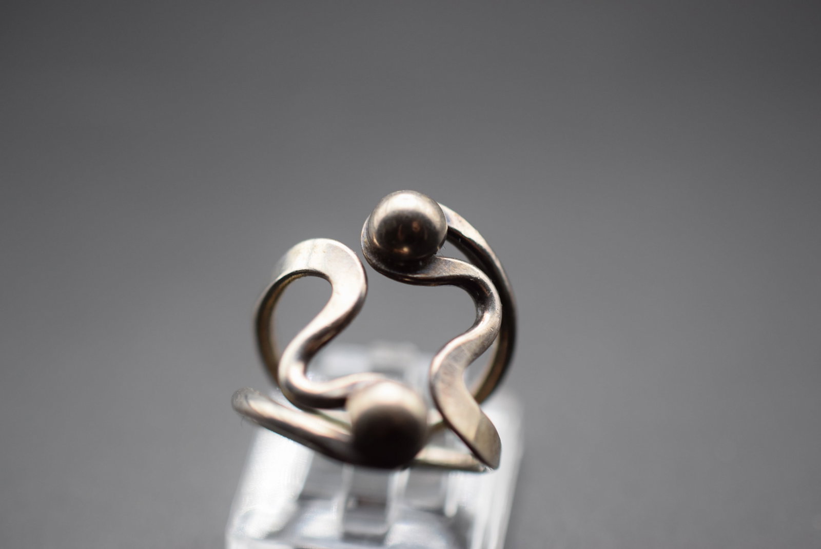 Modernist Huge Wave Raised Dot Sterling Silver 925 Vintage Ring Size 7 Lot EH 719: Modernist Huge Wave Raised Dot Sterling Silver 925 Vintage Ring Size 7 measures 1" signed 925 weighs 6 grams
