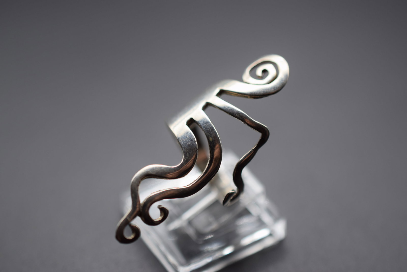 Modernist Abrtract Huge Sterling Silver 925 Vintage Ring Size 6.25 Lot EH 765: Modernist Abrtract Huge Sterling Silver 925 Vintage Ring Size 6.25 measures 1 3/4" signed 925 weighs 3.34 grams
