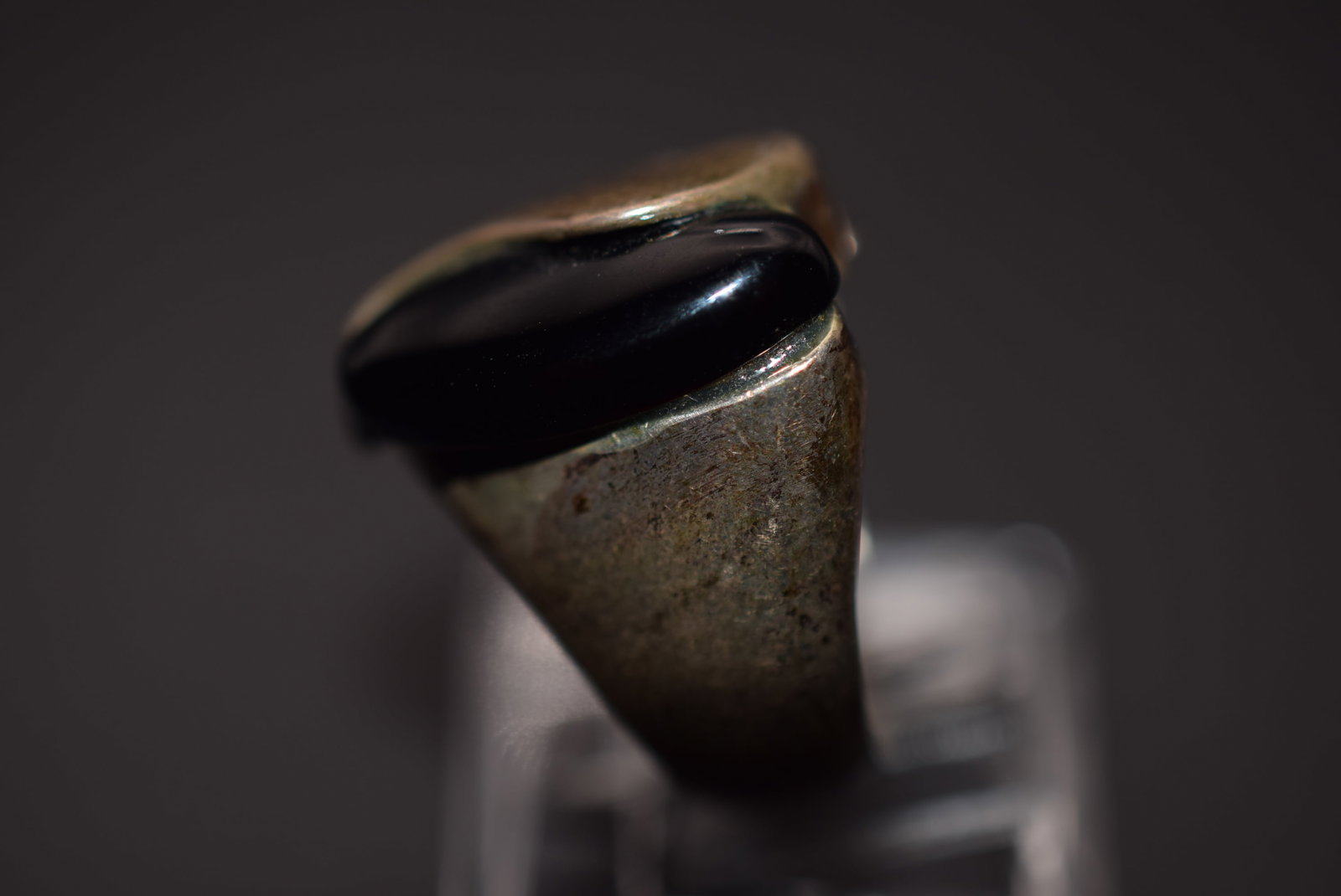 Onyx Sterling Silver 925 Vintage Ring Size 5.25 Lot EH 776: Onyx Sterling Silver 925 Vintage Ring Size 5.25 measures 3/4" signed 925 weighs 6.15 grams