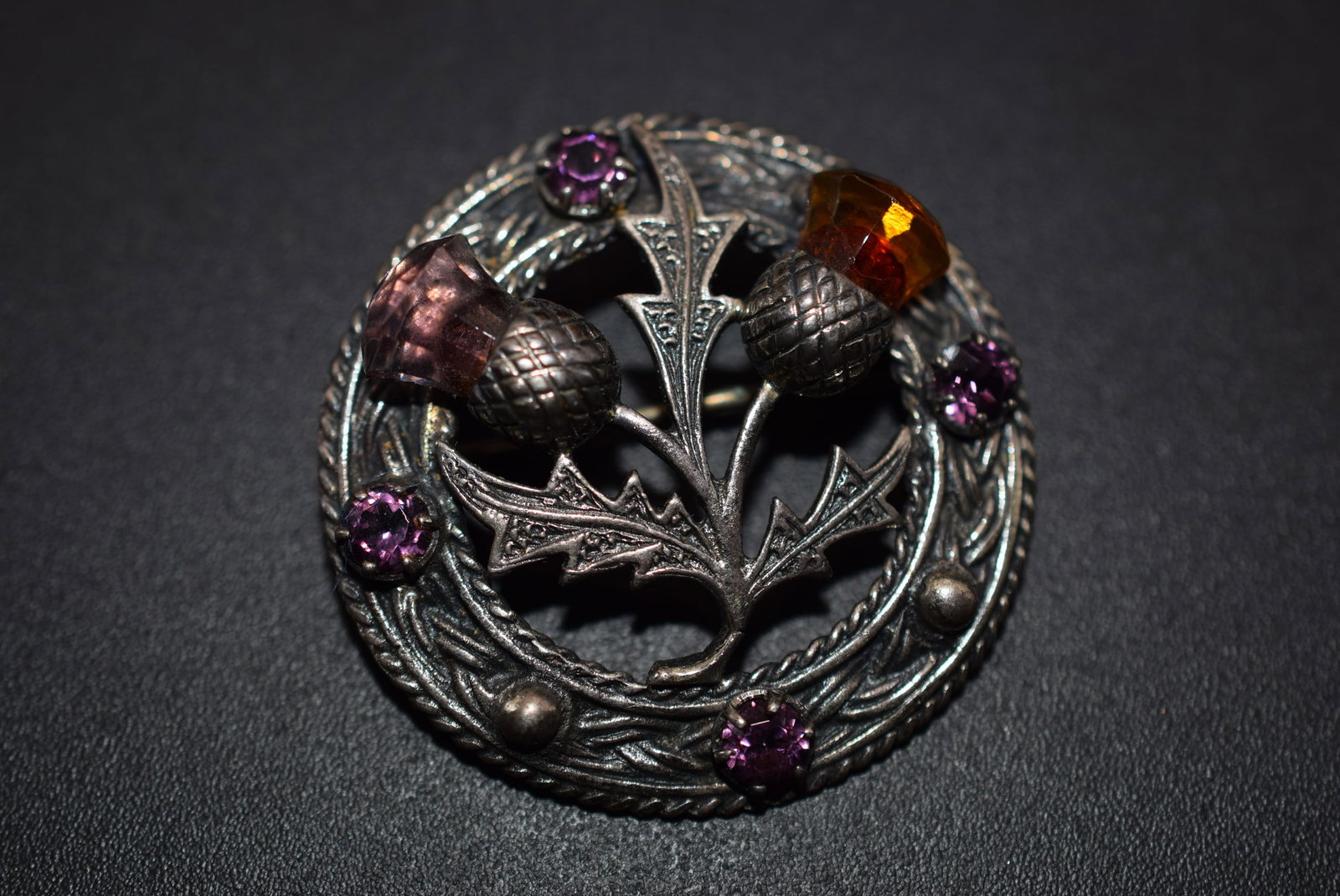 Thistle Celtice Old Victorian Brooch Pin Sterling Silver Lot EH 778: Thistle Celtice Old Victorian Brooch Pin Sterling Silver measures 1 1/2" in diameter Hallmarked weighs 9.08 grams