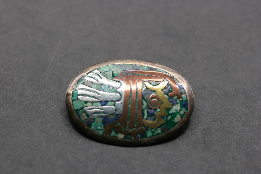 Mexico Metales Casados inlaid Face Taxco Vintage Brooch Pin Lot 782: Mexico Metales Casados inlaid Face Taxco Vintage Brooch Pin Signed Metales Casados Taxco Mex Sterling 925 Mexico FLG measures 1 3/4" x 1 1/4" is also a pendant