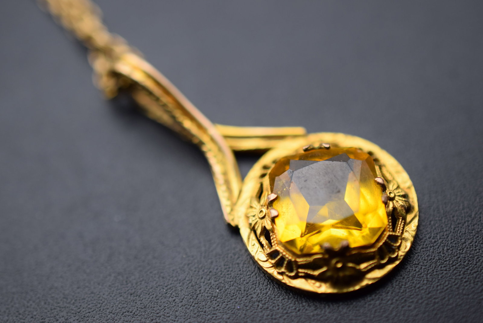 10K Gold Filled AMCO Vintage Necklace Pendant on Old Chain Lot EH 790: 10K Gold Filled AMCO Vintage Necklace Pendant on Old Chain measures 16" long pendant measures 1 1/2" x 3/4" signed AMCO twice on the pendant and on the chain clasp 10K GF