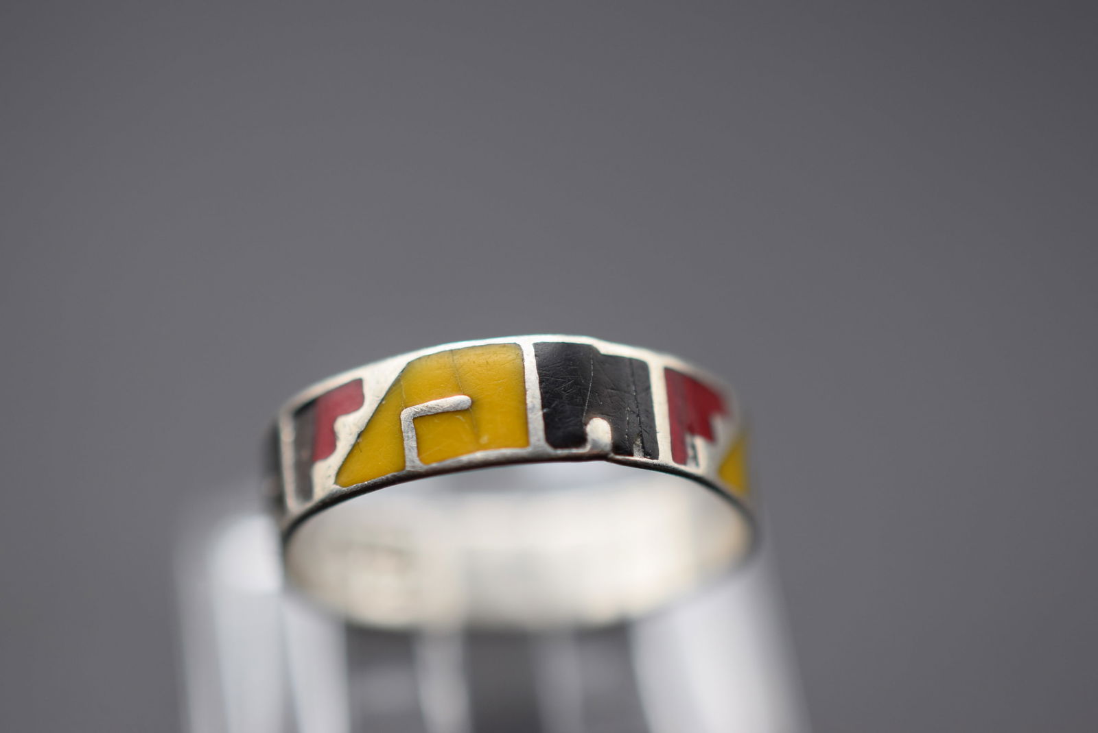 Navajo Enamel Sterling Silver 925 Vintage Ring Size 4.75 Lot EH 808: Navajo Enamel Sterling Silver 925 Vintage Ring Size 4.75 measures 1/4" wide damage to some of the enamel signed 925