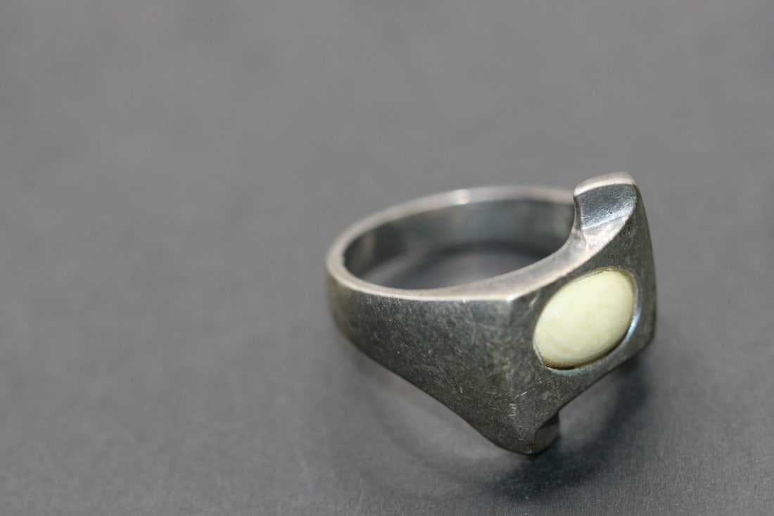 Ilvor Ring Bone Sterling Silver 925 Vintage Size 7.5 Lot 812: Ilvor Ring Bone Sterling Silver 925 Vintage Size 7 1/2 signed inside Ilvor 925 Ster