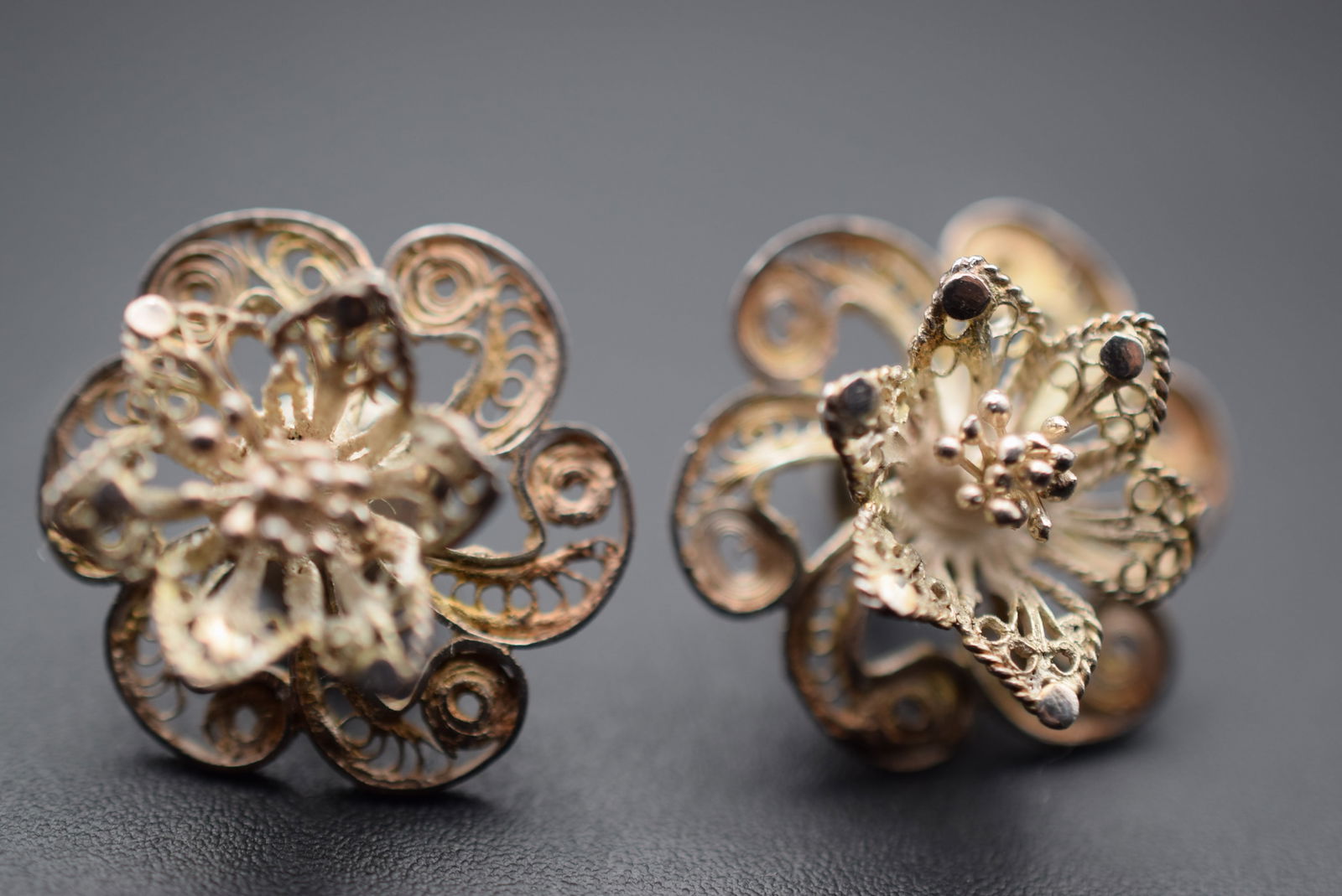 Silver Filgree Pierced Vintage Earrings Lot EH 816: Silver Filgree Pierced Vintage Earrings measures 7/8" in diameter