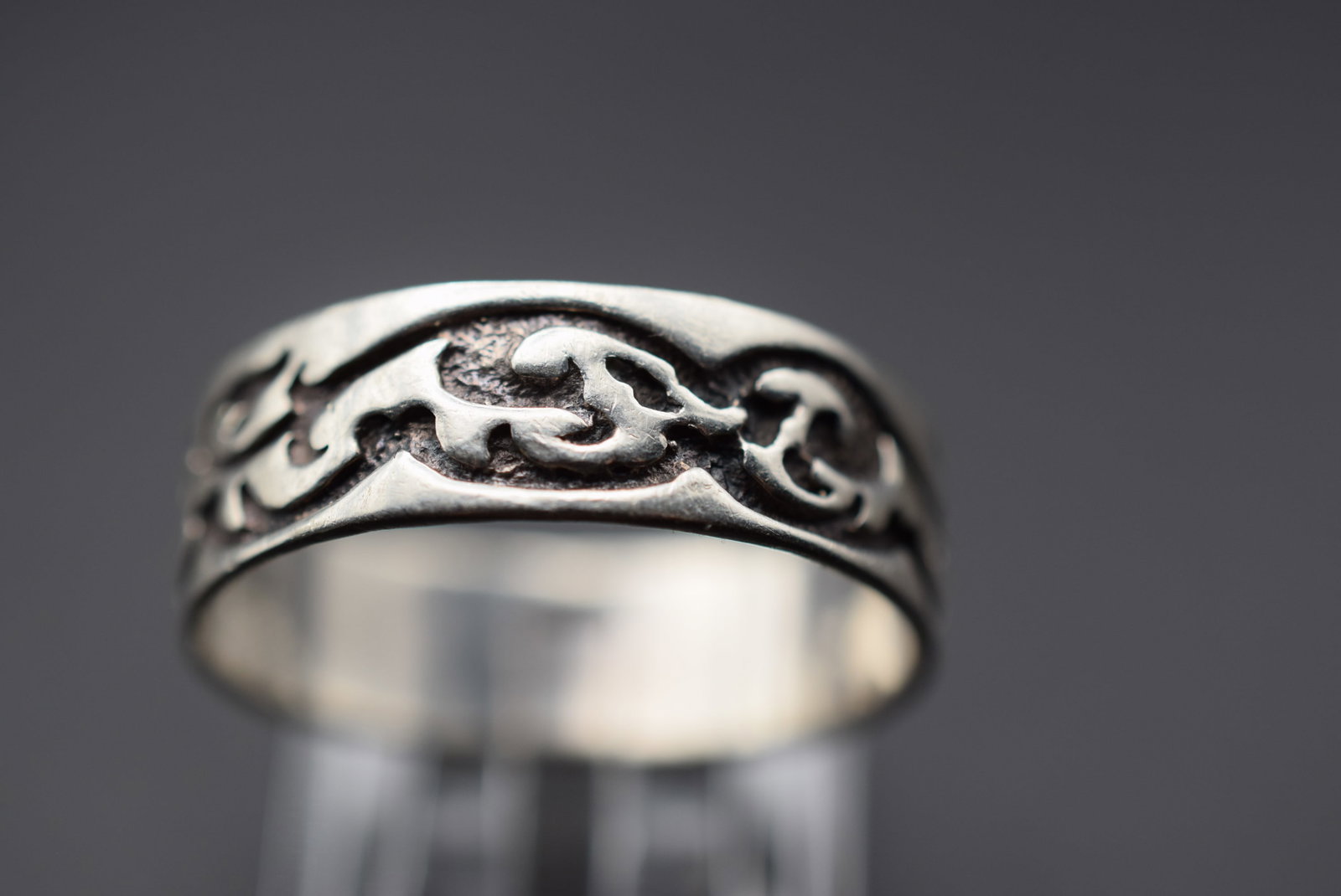 Repousse Band Sterling Silver 925 Vintage Ring Size 14.75 Lot EH 822: Repousse Band Sterling Silver 925 Vintage Ring Size 14.75 measures 3/8" signed 925 weighs 6.54