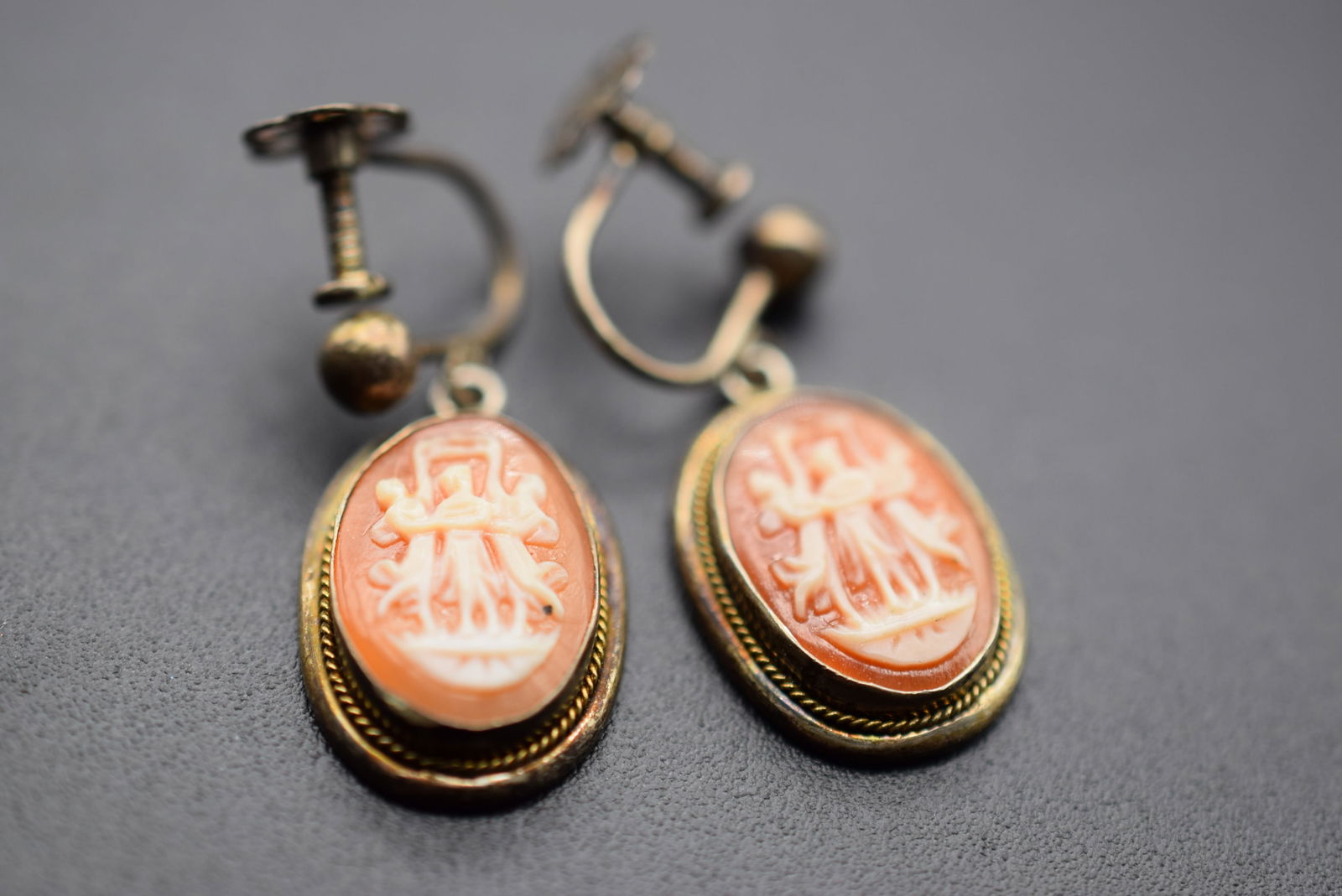 Shell Cameo Vintage Screwback Earrings 835 Euro Silver Lot EH 832: Shell Cameo Vintage Screwback Earrings 835 Euro Silver measures 3/4" x 1/2" signed 835