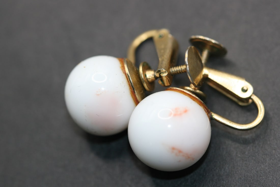 Coral Stud Clip Earrings Angelskin Coral Vintage Lot 840: Coral Stud Clip Earrings Angelskin Coral Vintage studs measure 12.5mm
